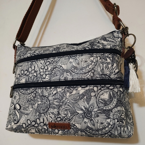 SAKROOTS Navy Spirit Desert 2 Artist Circle Crossbody Bag. New. - Picture 13 of 15